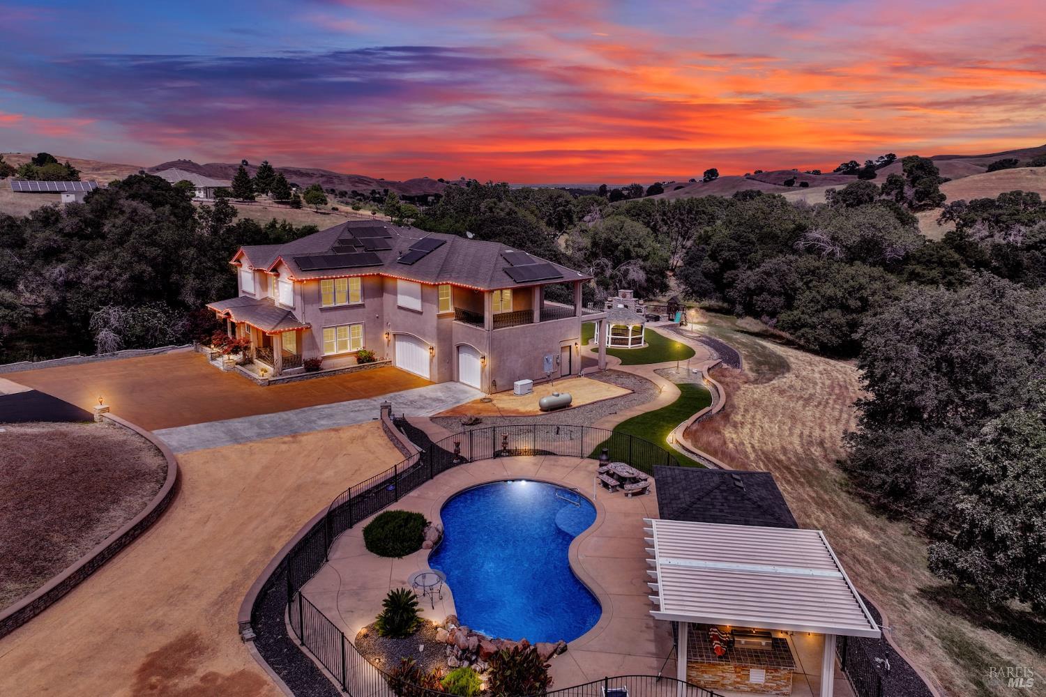 Detail Gallery Image 2 of 99 For 7125 Solitude Ct, Vacaville,  CA 95688 - 5 Beds | 4 Baths