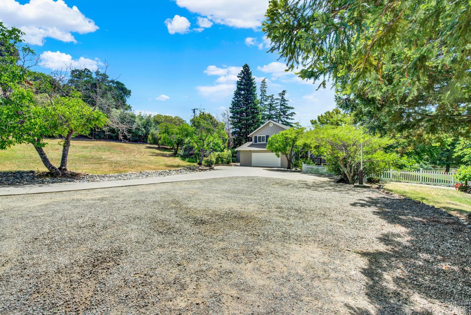 Detail Gallery Image 13 of 98 For 6869 Steiger Hill Rd, Vacaville,  CA 95688 - 4 Beds | 3 Baths