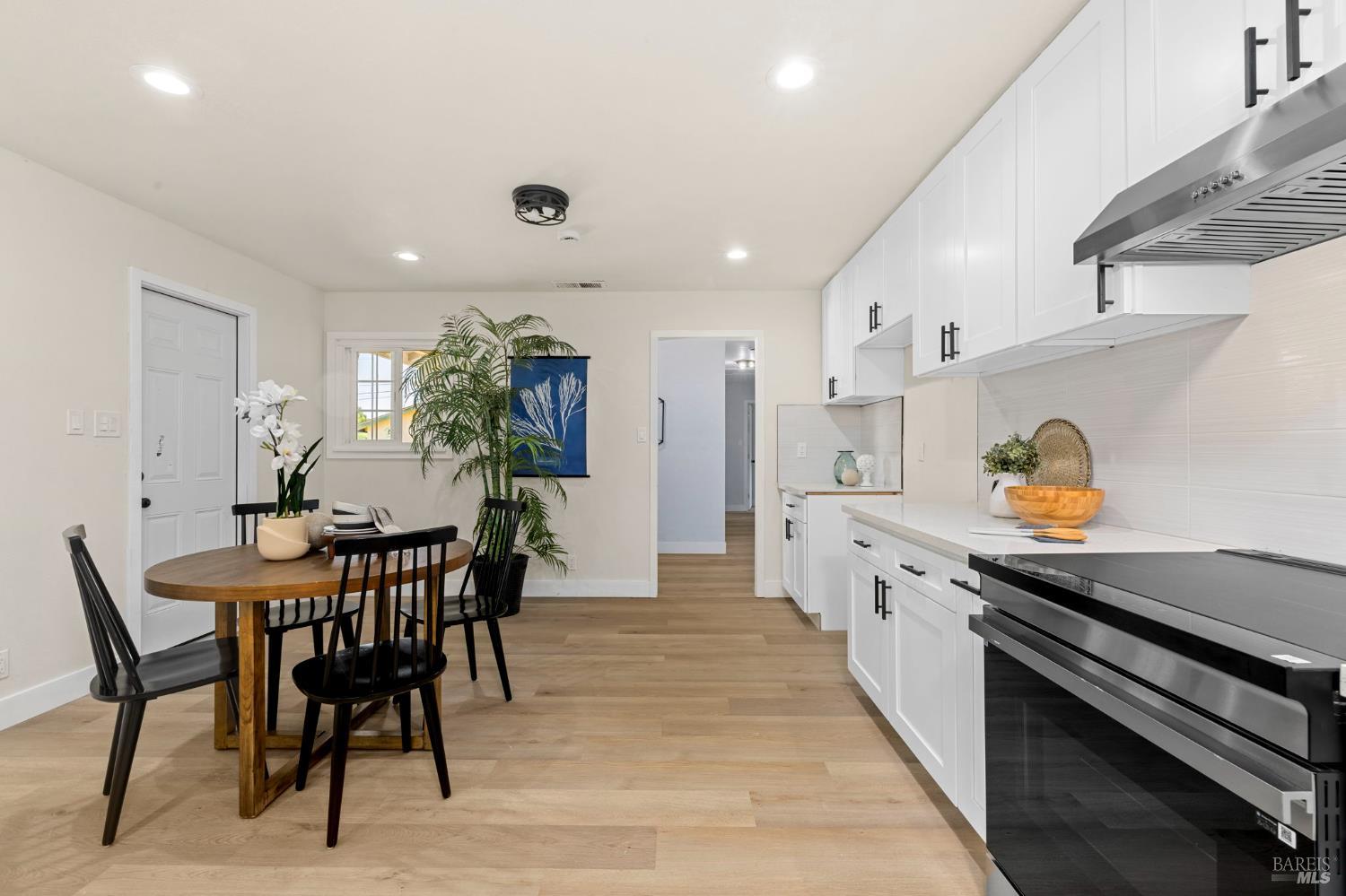 Detail Gallery Image 15 of 47 For 1007 Harold Ln, Healdsburg,  CA 95448 - 4 Beds | 2 Baths