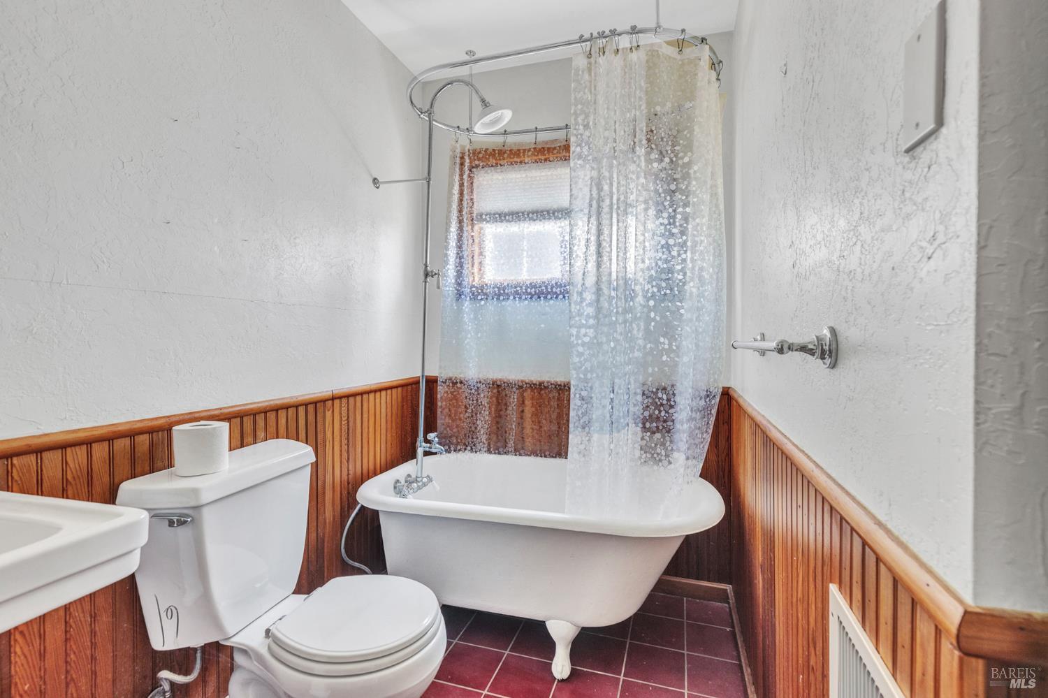 Detail Gallery Image 36 of 45 For 845 W K St, Benicia,  CA 94510 - 3 Beds | 2 Baths