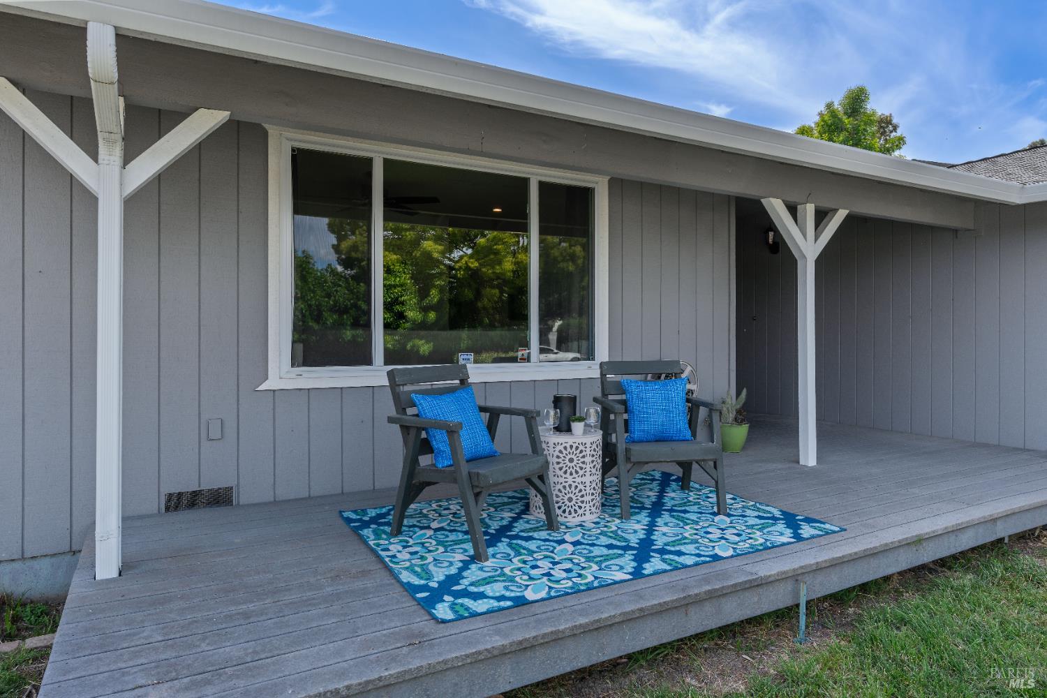 Detail Gallery Image 2 of 43 For 733 Whispering Bay Ln, Suisun City,  CA 94585 - 4 Beds | 2 Baths