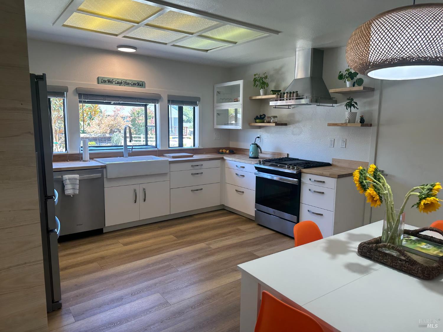 Detail Gallery Image 8 of 30 For 19250 Hickory St, El Verano,  CA 95476 - 3 Beds | 2 Baths