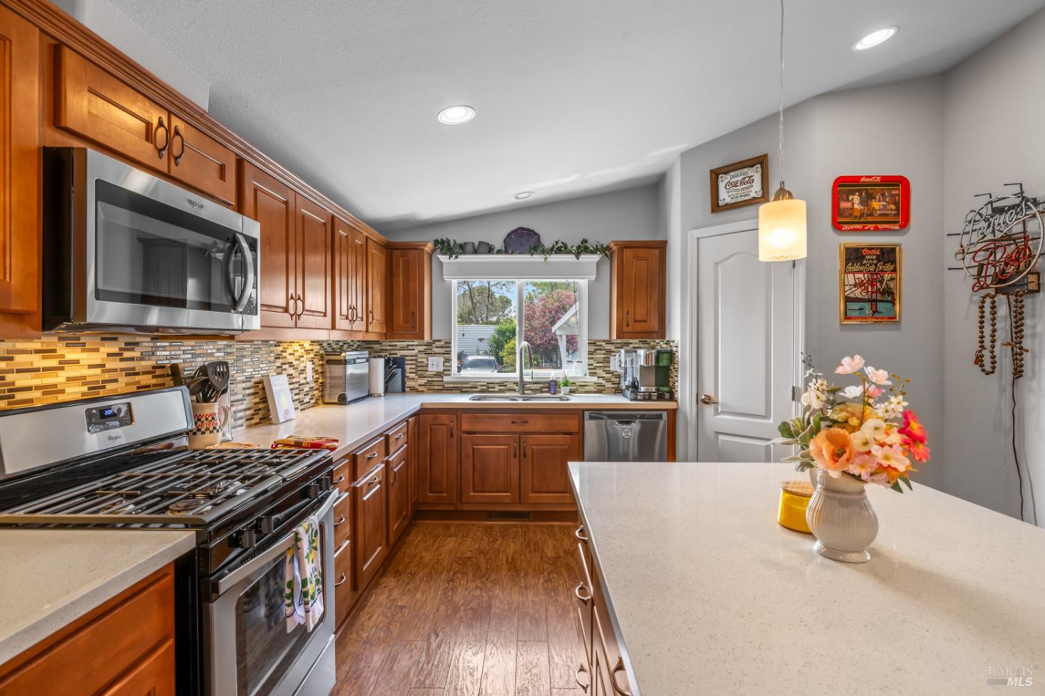 Detail Gallery Image 19 of 51 For 25 Walnut Cir, Rohnert Park,  CA 94928 - 3 Beds | 2 Baths