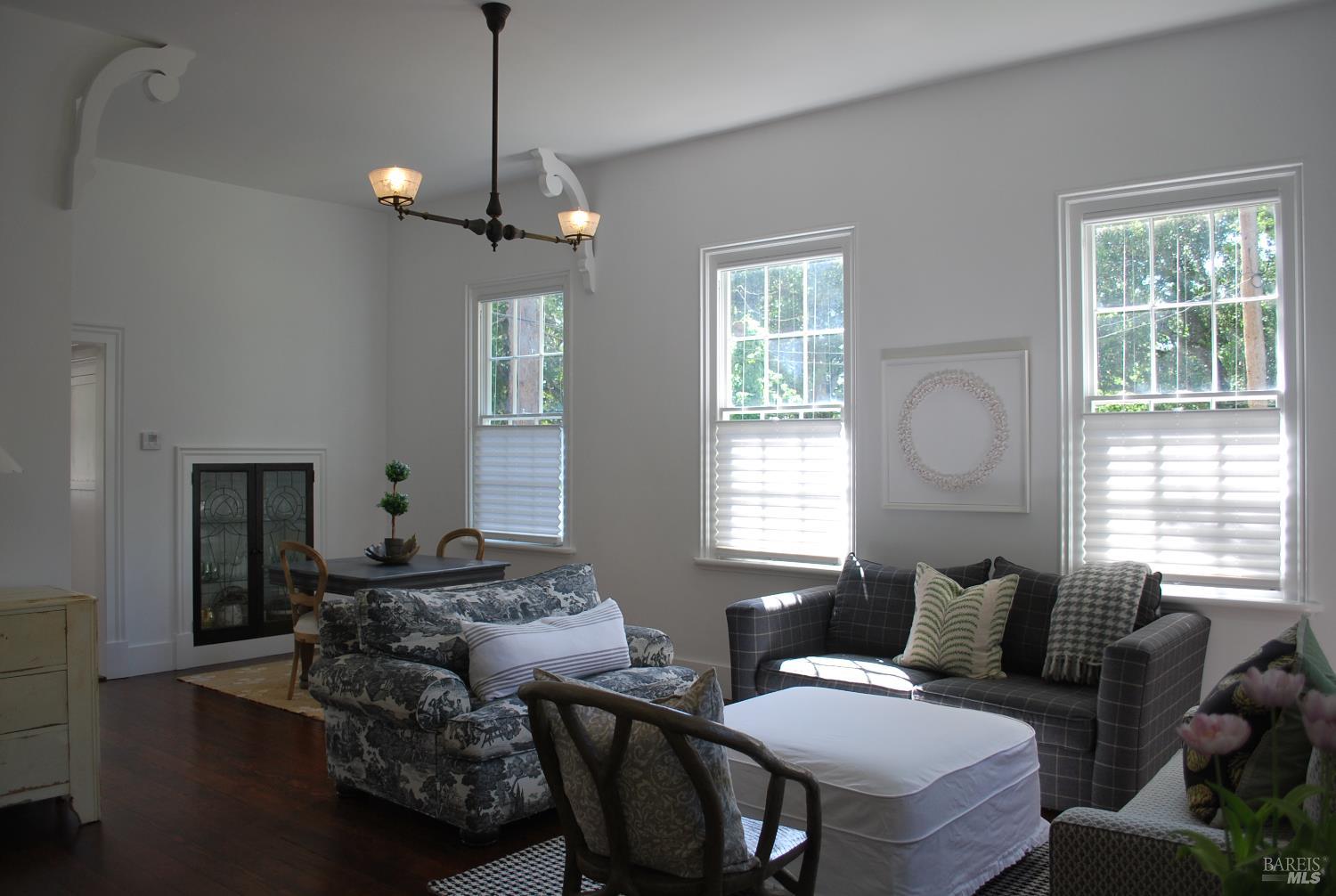 Detail Gallery Image 6 of 50 For 1801 Bodega Ave, Petaluma,  CA 94952 - 5 Beds | 2/1 Baths