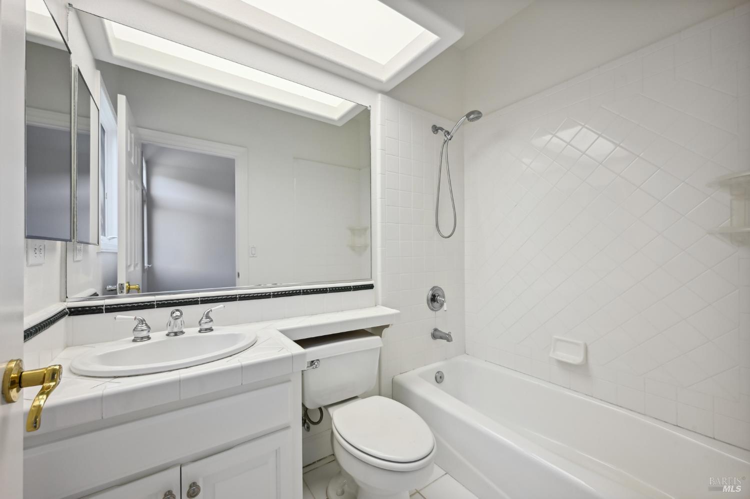 Detail Gallery Image 32 of 65 For 110 Monterey Dr, Tiburon,  CA 94920 - 5 Beds | 4/1 Baths