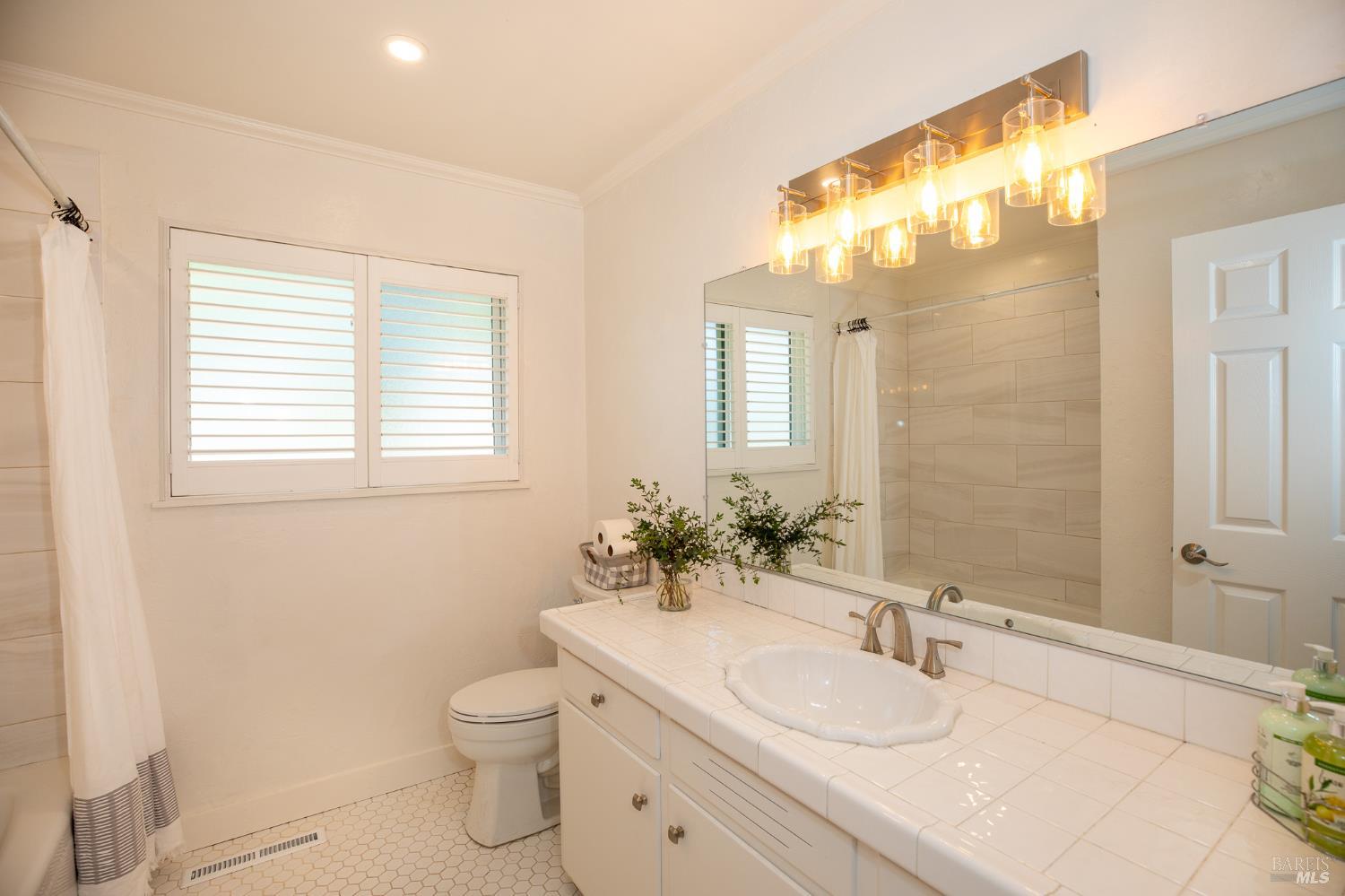 Detail Gallery Image 22 of 56 For 2055 Stonewood Dr, Santa Rosa,  CA 95404 - 3 Beds | 2 Baths