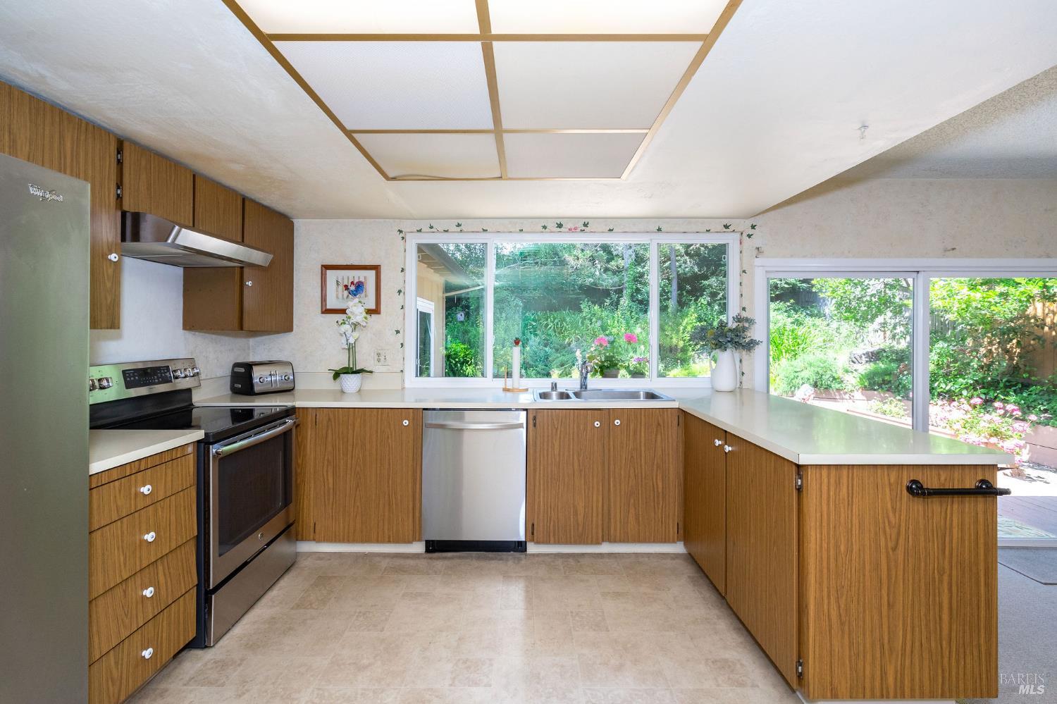 Detail Gallery Image 4 of 58 For 5313 San Luis Ave, Santa Rosa,  CA 95409 - 4 Beds | 2 Baths