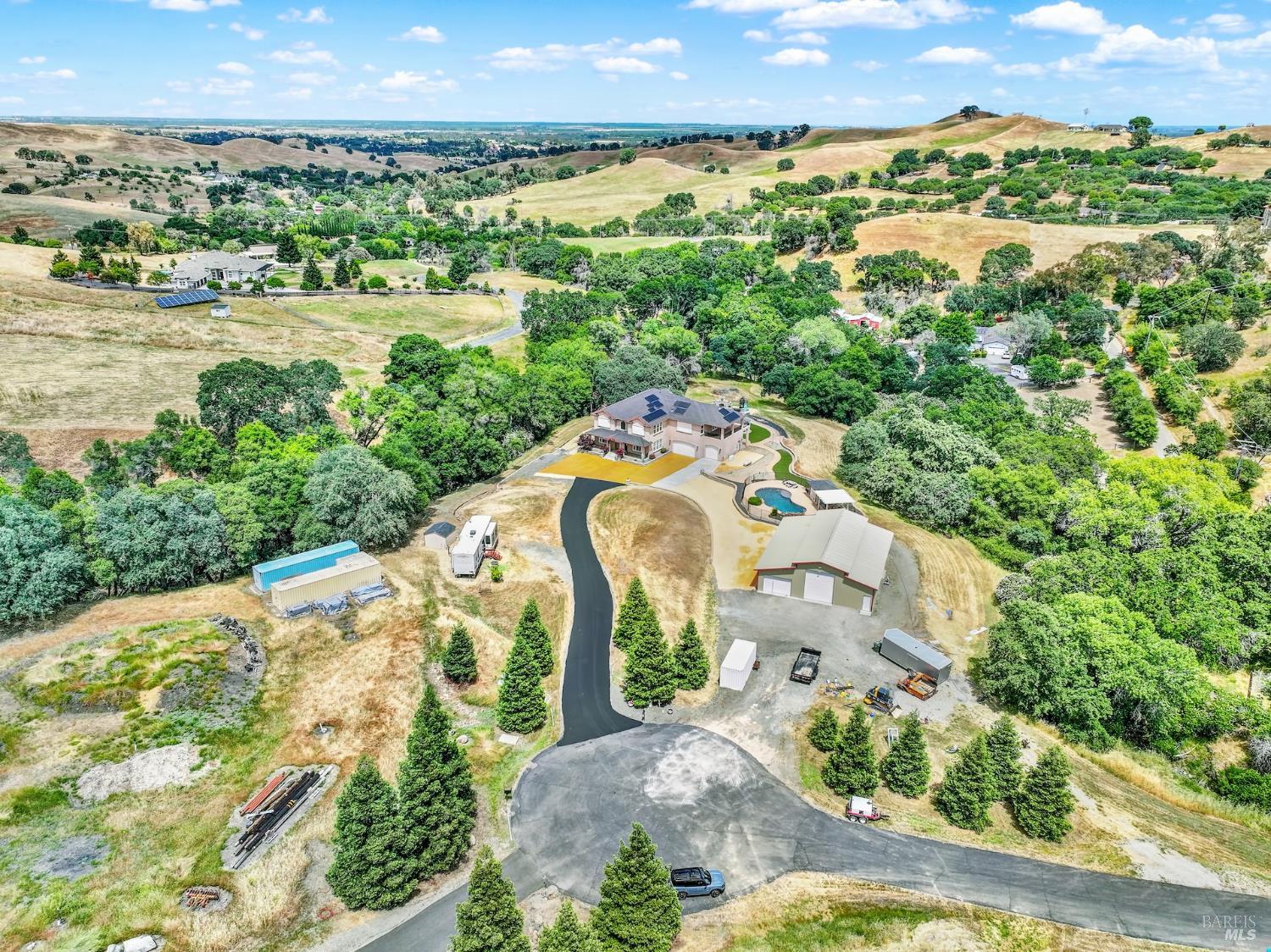 Detail Gallery Image 4 of 99 For 7125 Solitude Ct, Vacaville,  CA 95688 - 5 Beds | 4 Baths