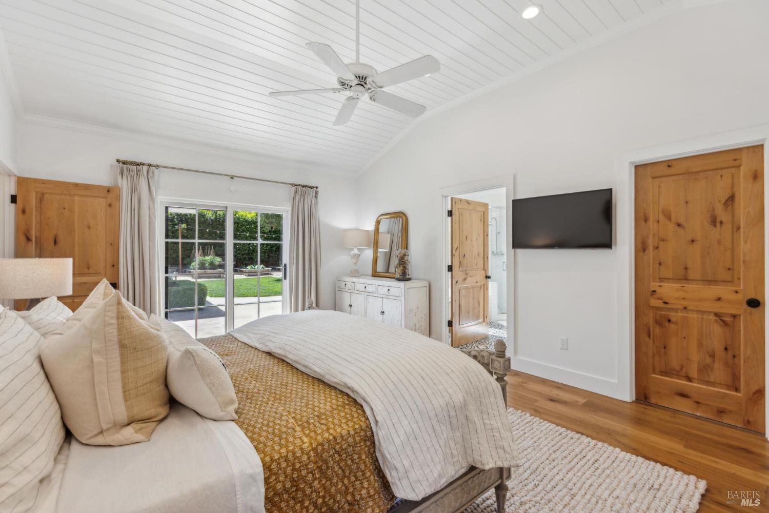 Detail Gallery Image 25 of 71 For 1040 Rose Dr, Napa,  CA 94558 - 5 Beds | 4 Baths