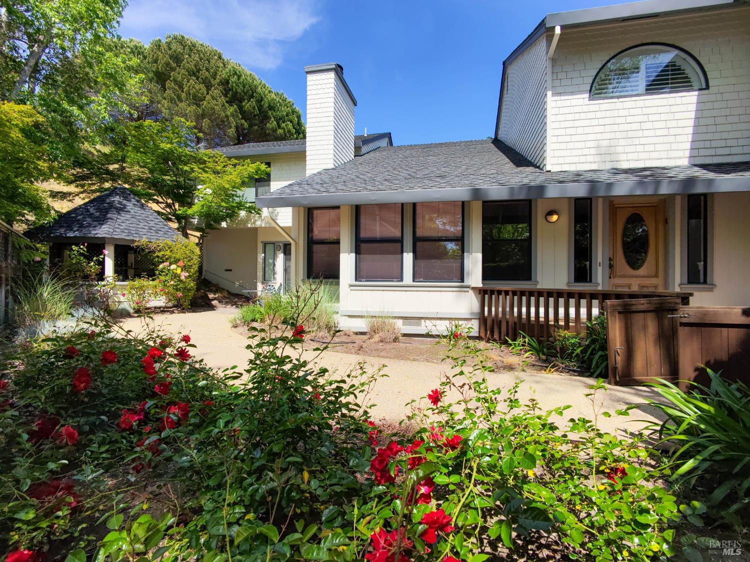 Detail Gallery Image 3 of 27 For 12 Greenfield Ct, Mill Valley,  CA 94941 - 4 Beds | 3/1 Baths