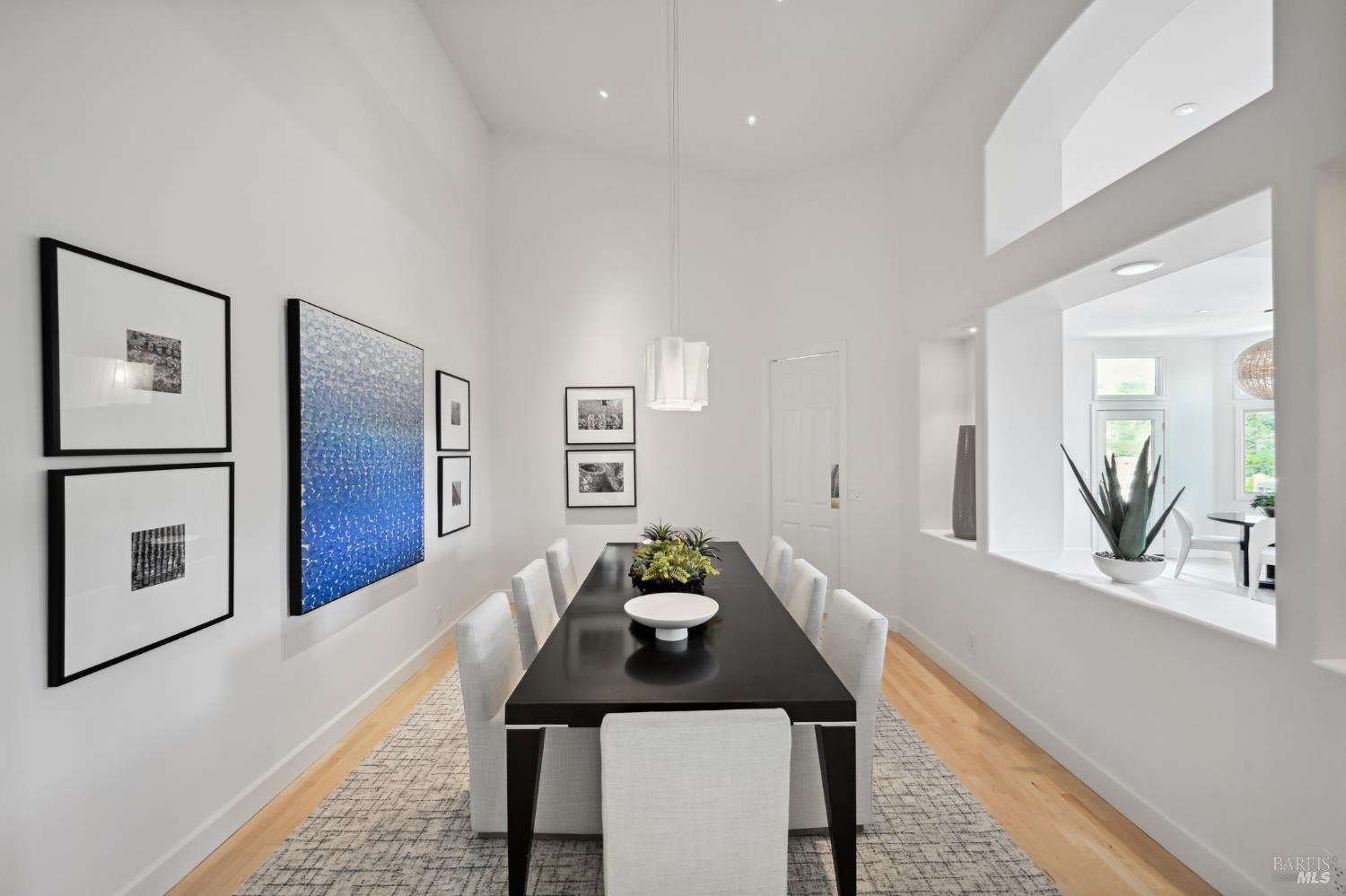 Detail Gallery Image 9 of 65 For 110 Monterey Dr, Tiburon,  CA 94920 - 5 Beds | 4/1 Baths