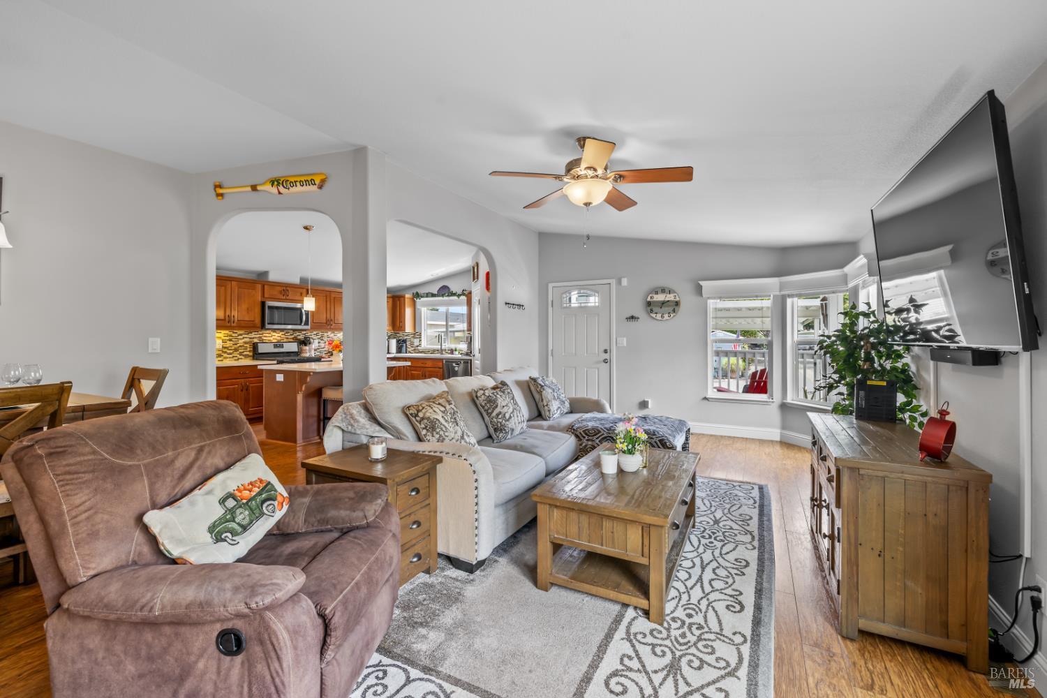 Detail Gallery Image 11 of 51 For 25 Walnut Cir, Rohnert Park,  CA 94928 - 3 Beds | 2 Baths