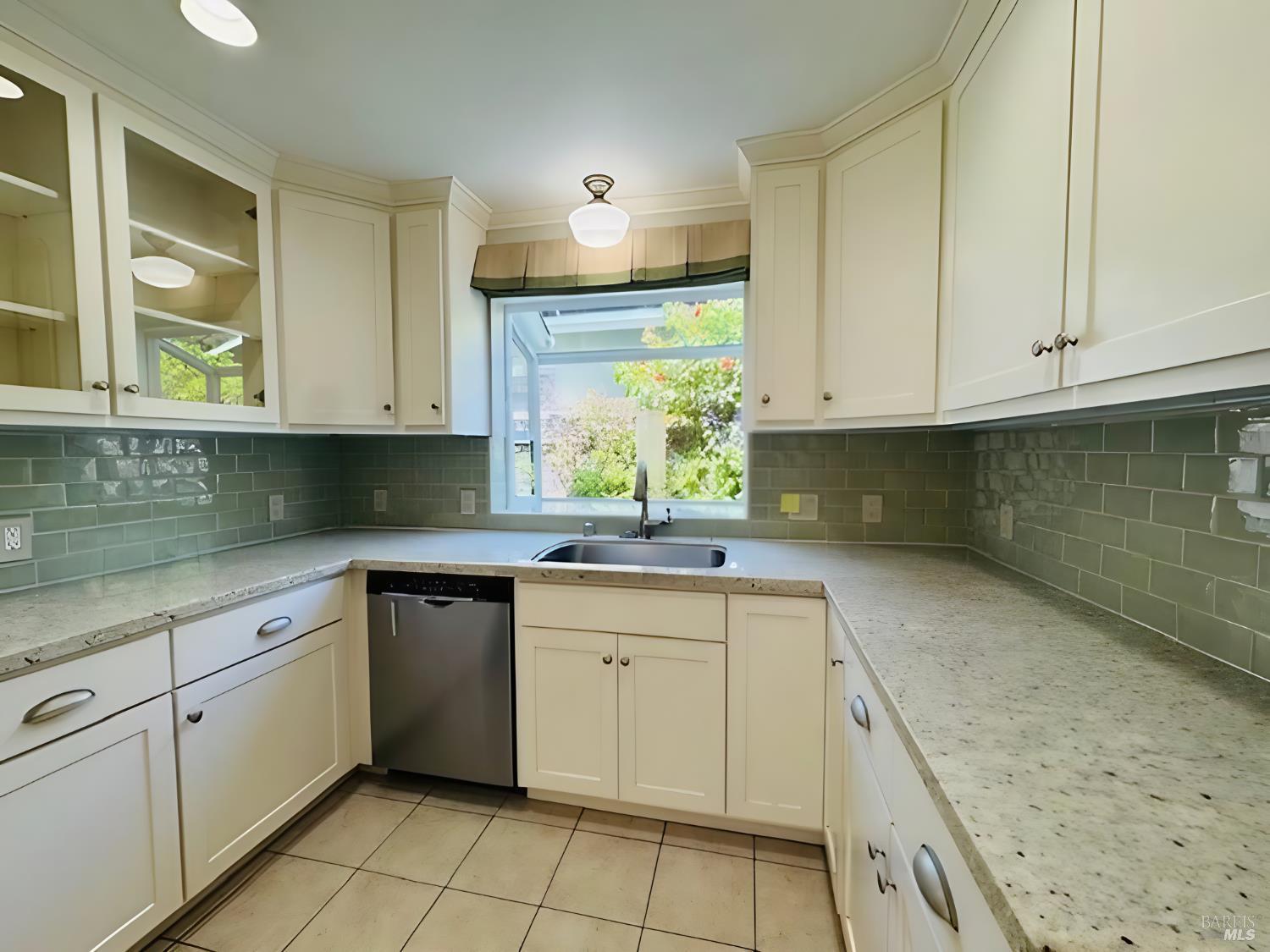 Detail Gallery Image 6 of 32 For 6 Kazen Way, Petaluma,  CA 94952 - 3 Beds | 2 Baths