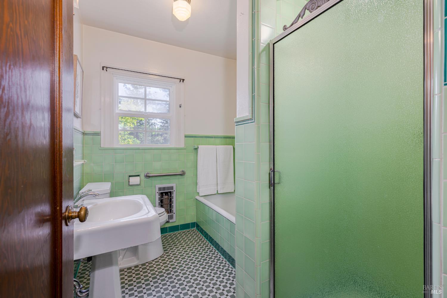 Detail Gallery Image 29 of 52 For 31 Laurel Ave, Petaluma,  CA 94952 - 2 Beds | 1/1 Baths