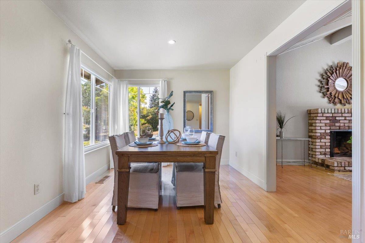 Detail Gallery Image 24 of 52 For 160 Moll Dr, Windsor,  CA 95492 - 3 Beds | 2 Baths