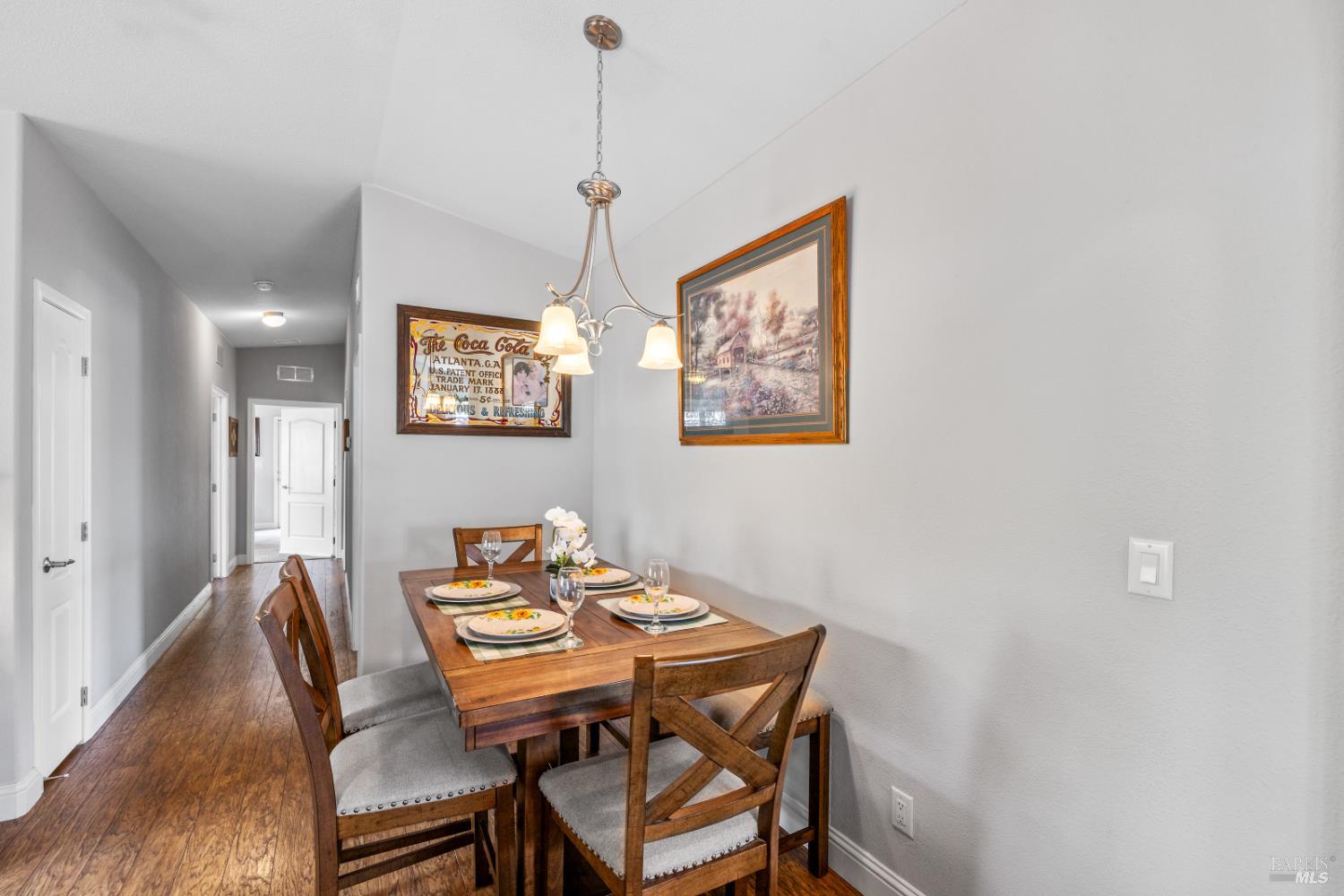 Detail Gallery Image 13 of 51 For 25 Walnut Cir, Rohnert Park,  CA 94928 - 3 Beds | 2 Baths