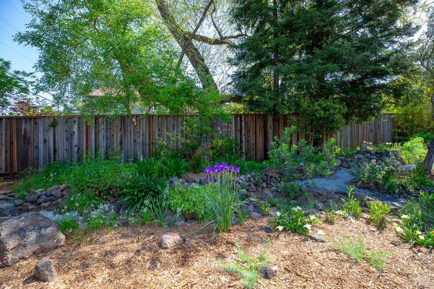 Detail Gallery Image 38 of 56 For 2055 Stonewood Dr, Santa Rosa,  CA 95404 - 3 Beds | 2 Baths