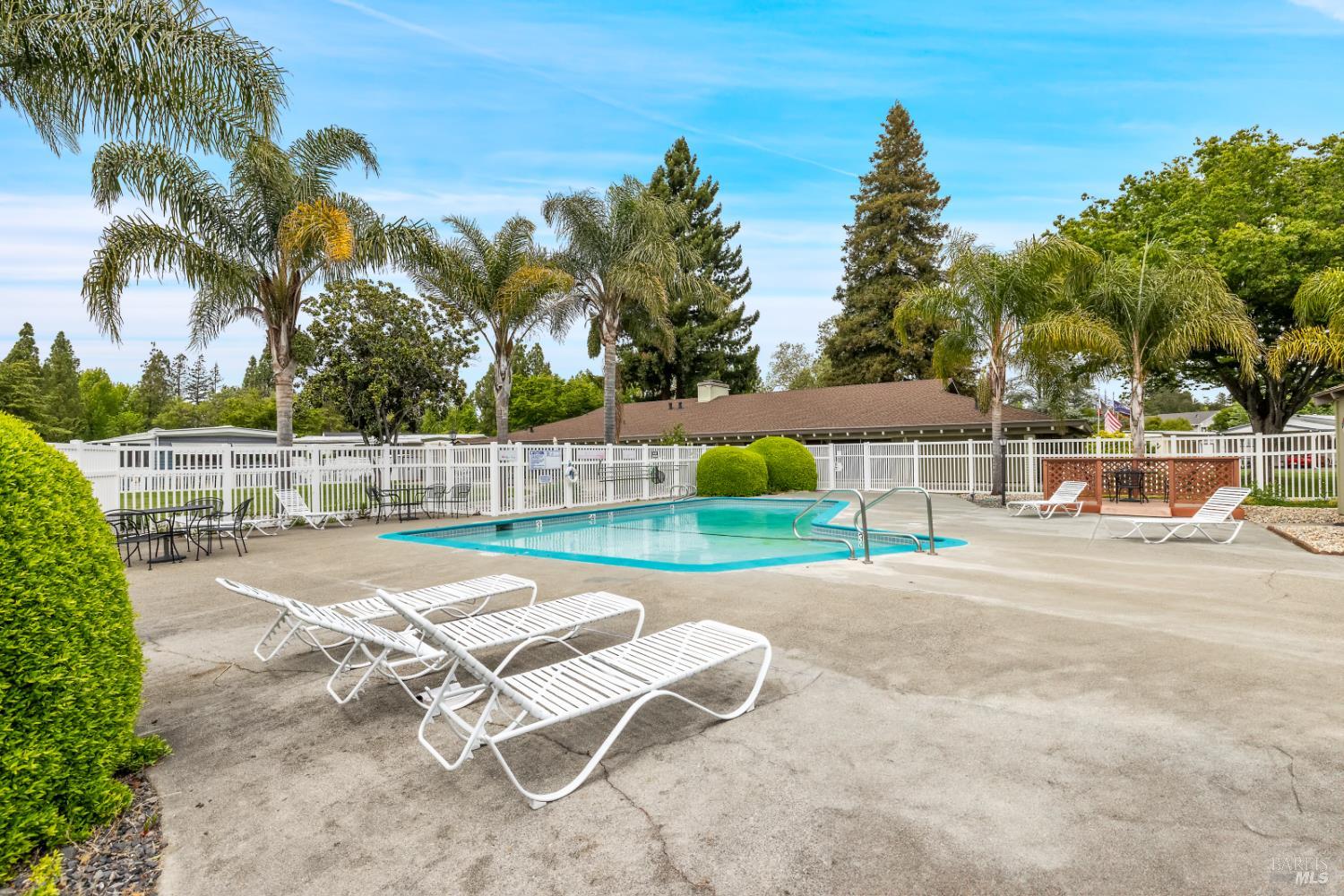Detail Gallery Image 50 of 51 For 25 Walnut Cir, Rohnert Park,  CA 94928 - 3 Beds | 2 Baths