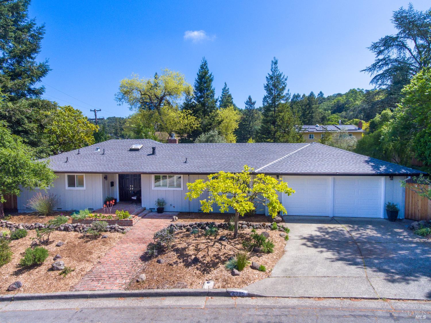 Detail Gallery Image 3 of 56 For 2055 Stonewood Dr, Santa Rosa,  CA 95404 - 3 Beds | 2 Baths