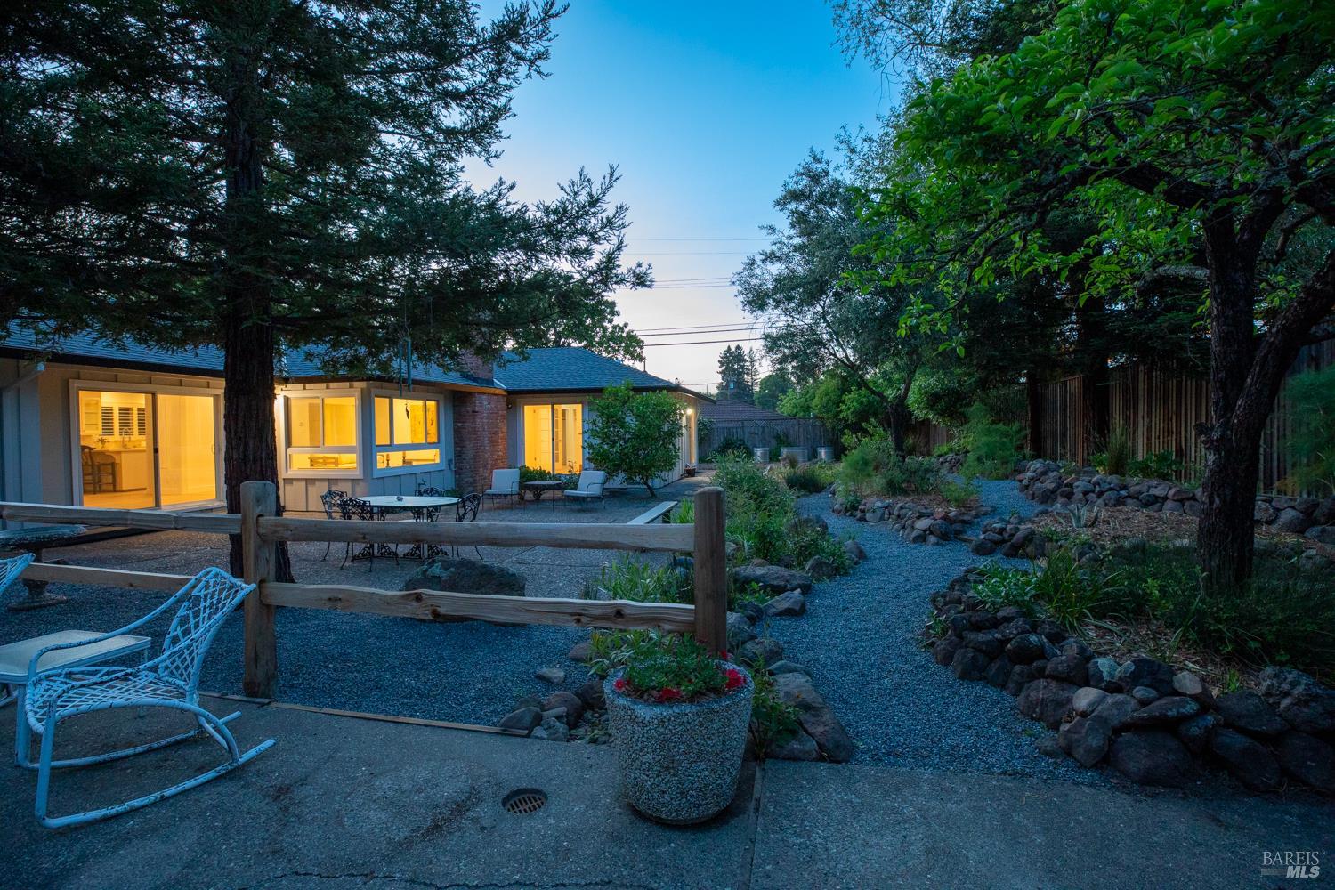 Detail Gallery Image 47 of 56 For 2055 Stonewood Dr, Santa Rosa,  CA 95404 - 3 Beds | 2 Baths