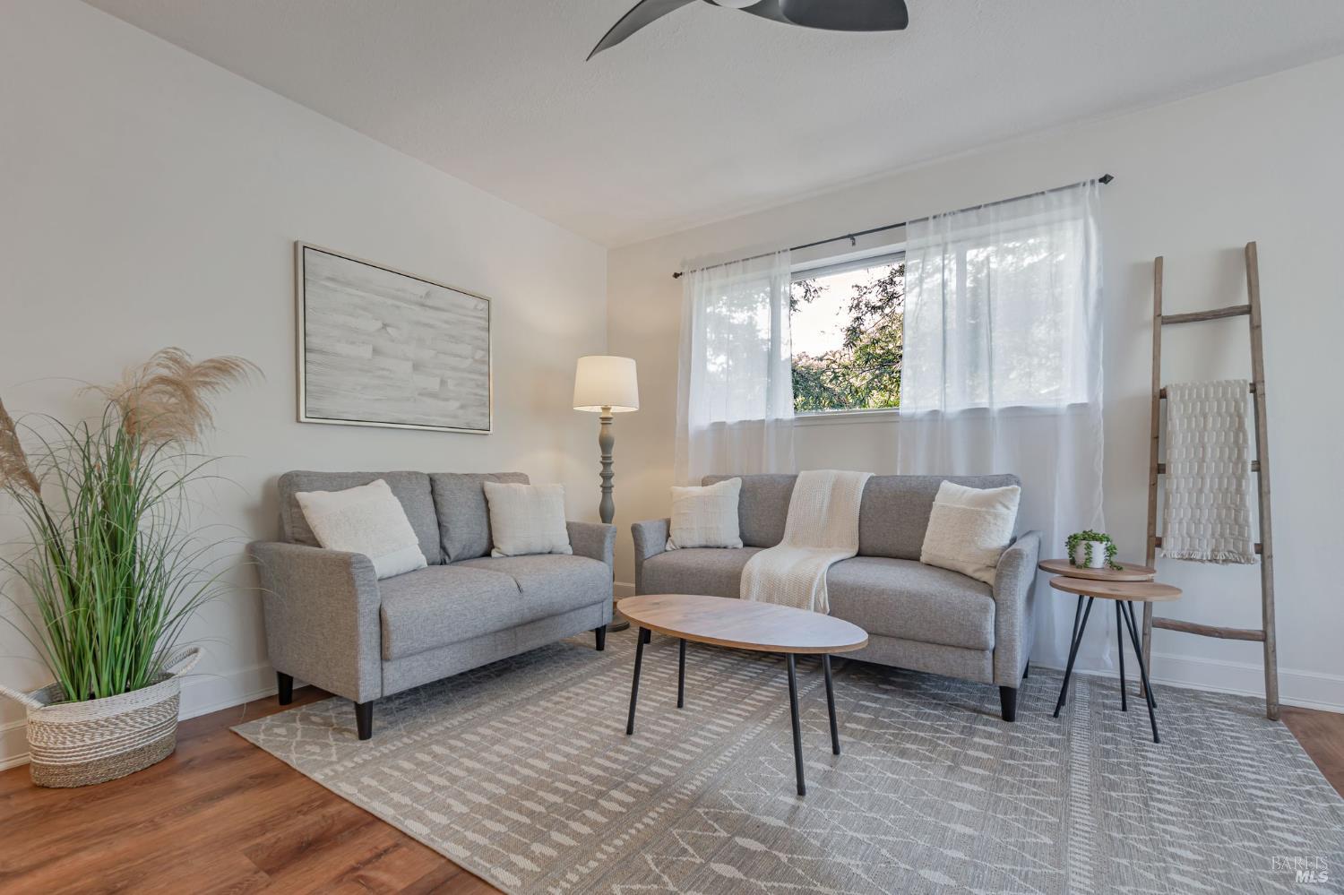 Detail Gallery Image 13 of 31 For 64 Los Padres Cir, Novato,  CA 94947 - 2 Beds | 1 Baths