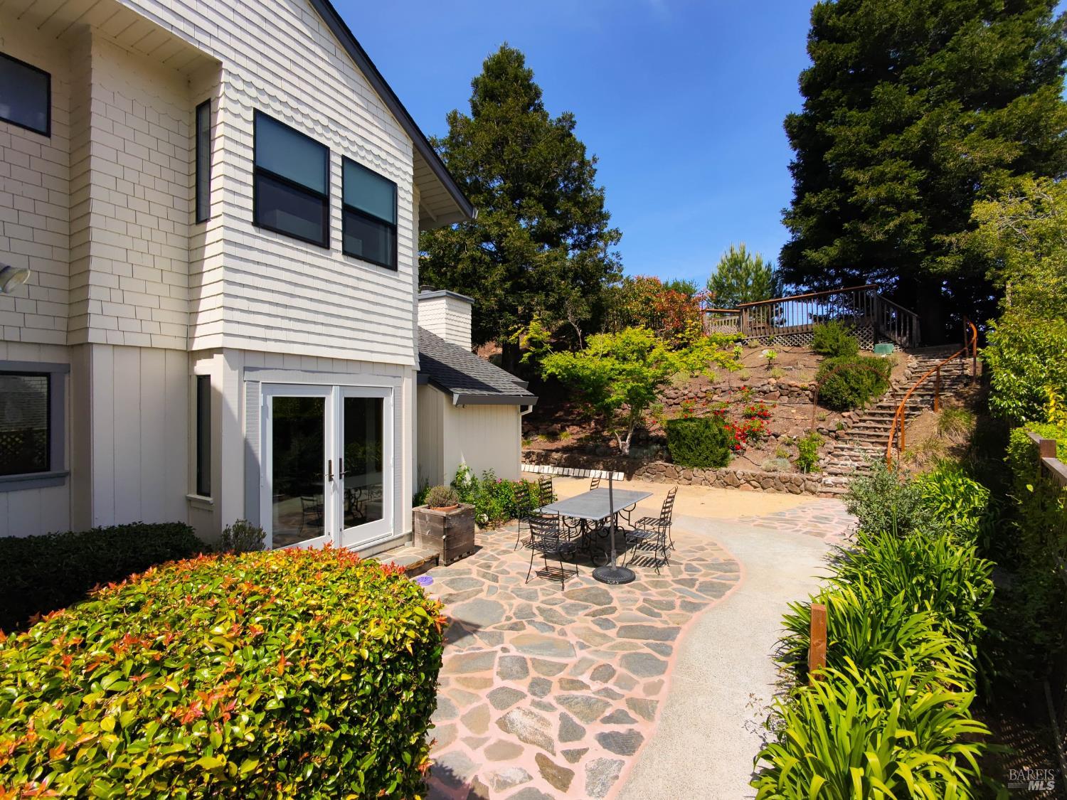 Detail Gallery Image 19 of 27 For 12 Greenfield Ct, Mill Valley,  CA 94941 - 4 Beds | 3/1 Baths