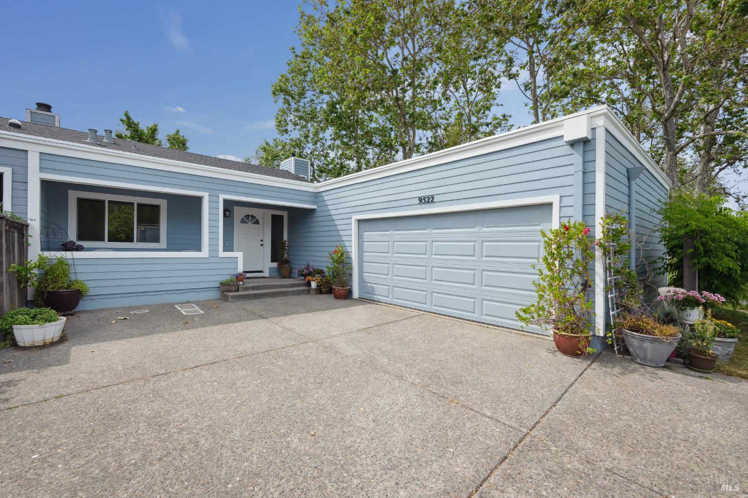 Detail Gallery Image 1 of 31 For 9522 Lakewood Dr, Windsor,  CA 95492 - 2 Beds | 2 Baths