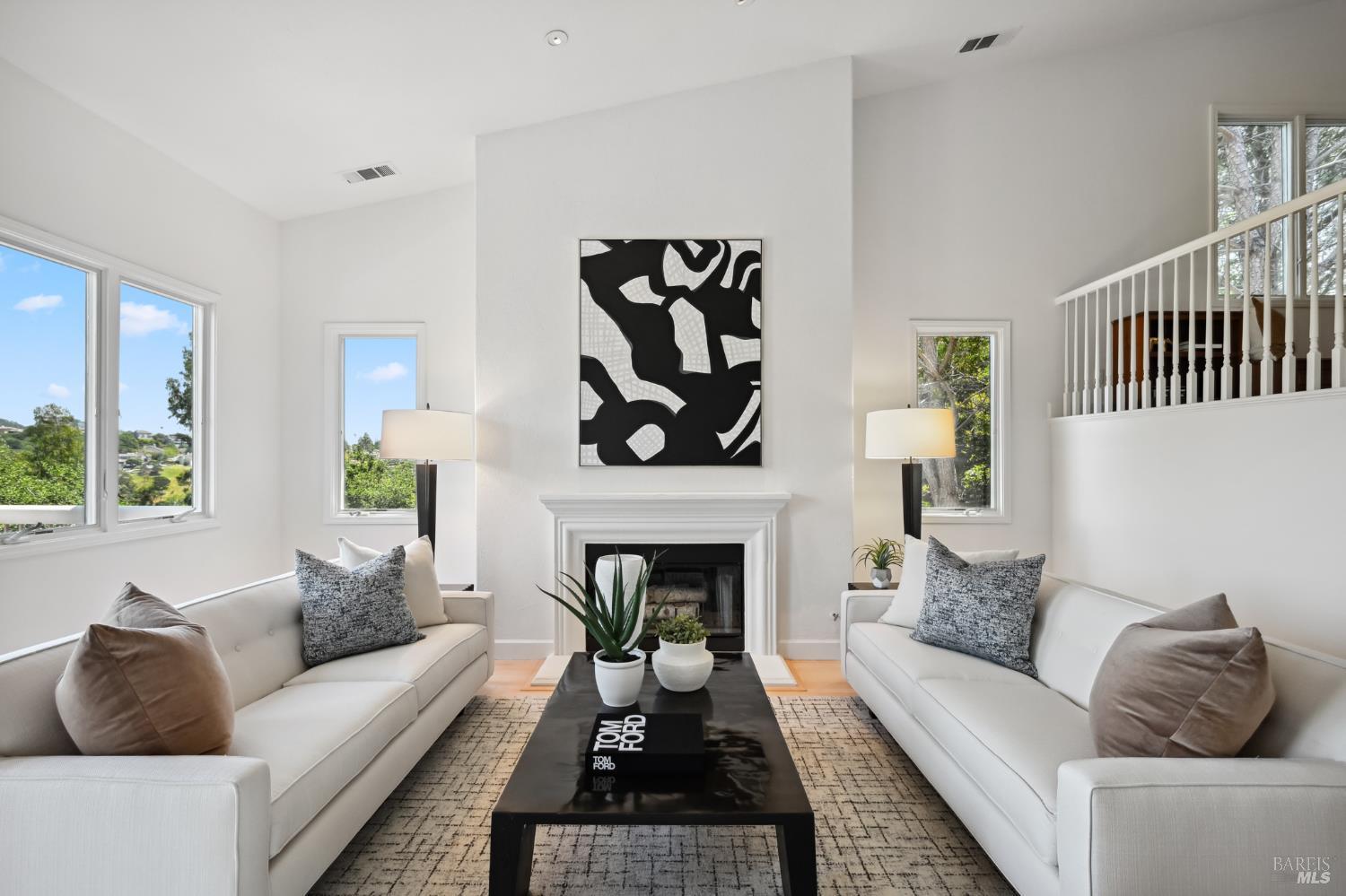 Detail Gallery Image 8 of 65 For 110 Monterey Dr, Tiburon,  CA 94920 - 5 Beds | 4/1 Baths