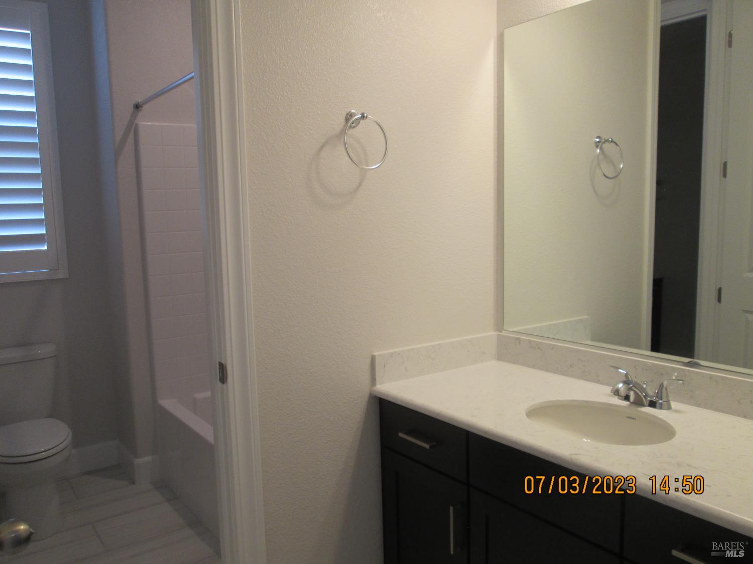 Detail Gallery Image 12 of 16 For 700 Jasmine Ct, Dixon,  CA 95620 - 4 Beds | 3 Baths