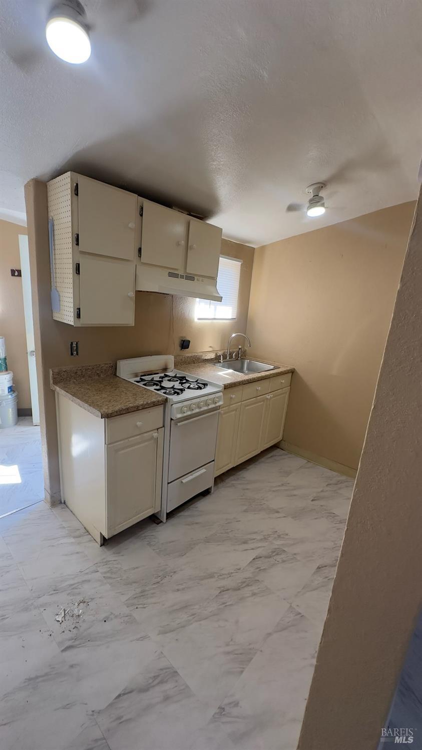 Detail Gallery Image 2 of 6 For 215 Arkansas St a,  Vallejo,  CA 94590 - 1 Beds | 1 Baths