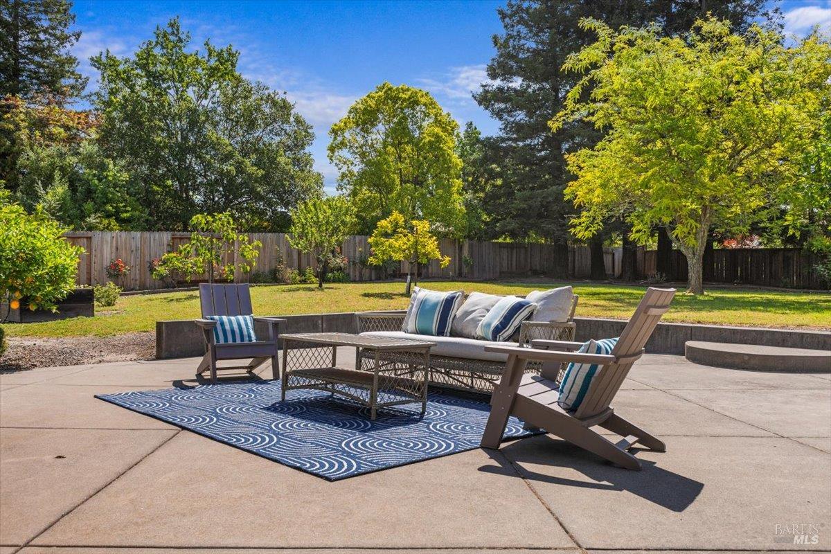 Detail Gallery Image 5 of 52 For 160 Moll Dr, Windsor,  CA 95492 - 3 Beds | 2 Baths