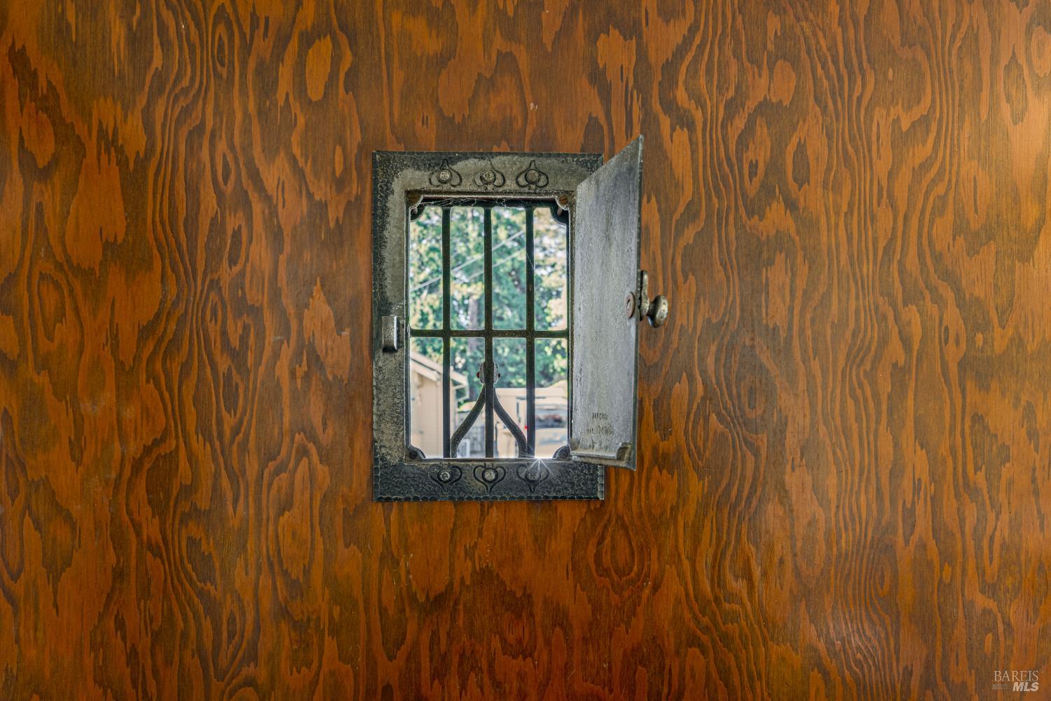 Detail Gallery Image 3 of 52 For 31 Laurel Ave, Petaluma,  CA 94952 - 2 Beds | 1/1 Baths