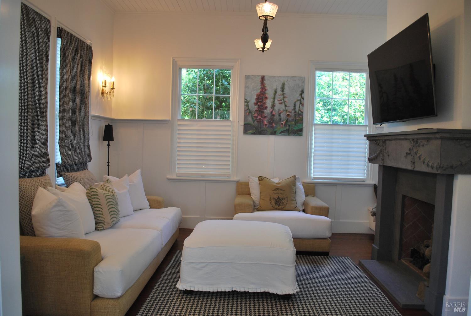 Detail Gallery Image 9 of 50 For 1801 Bodega Ave, Petaluma,  CA 94952 - 5 Beds | 2/1 Baths