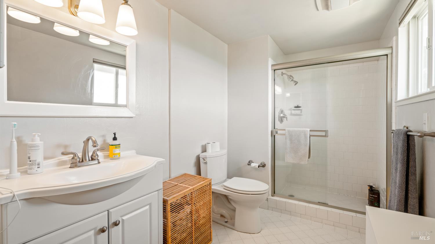 Detail Gallery Image 15 of 39 For 9 Endeavor Cv, Corte Madera,  CA 94925 - 3 Beds | 2/1 Baths