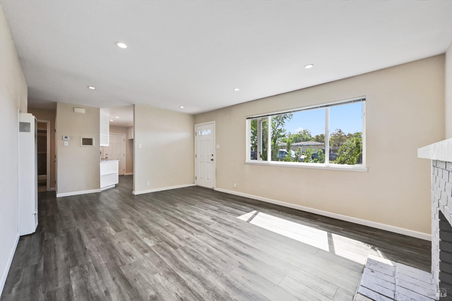 Detail Gallery Image 8 of 30 For 1313 Mcneil Ave, Petaluma,  CA 94954 - 3 Beds | 1 Baths
