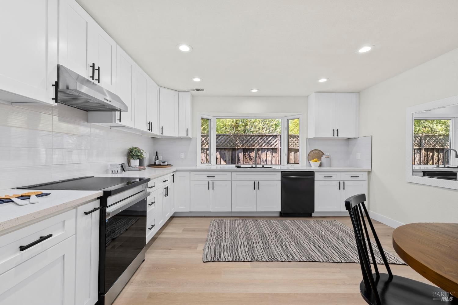 Detail Gallery Image 11 of 47 For 1007 Harold Ln, Healdsburg,  CA 95448 - 4 Beds | 2 Baths