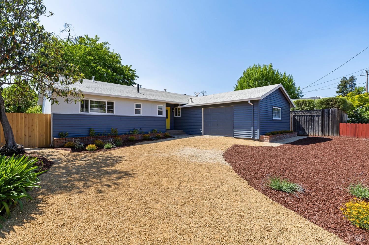 Detail Gallery Image 6 of 47 For 1007 Harold Ln, Healdsburg,  CA 95448 - 4 Beds | 2 Baths