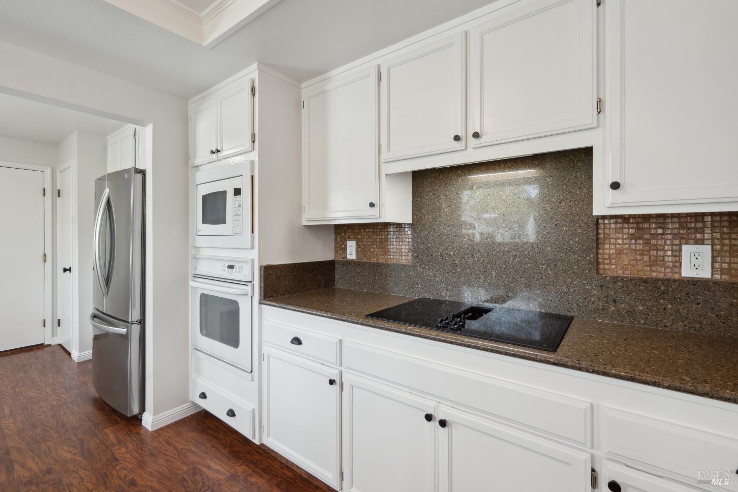 Detail Gallery Image 8 of 31 For 9522 Lakewood Dr, Windsor,  CA 95492 - 2 Beds | 2 Baths