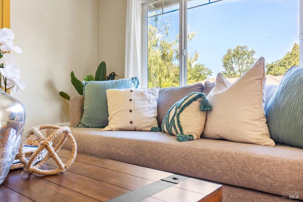 Detail Gallery Image 12 of 52 For 160 Moll Dr, Windsor,  CA 95492 - 3 Beds | 2 Baths