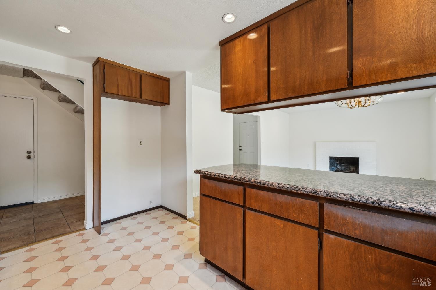 Detail Gallery Image 17 of 45 For 543 Sandy Way, Benicia,  CA 94510 - 4 Beds | 3 Baths