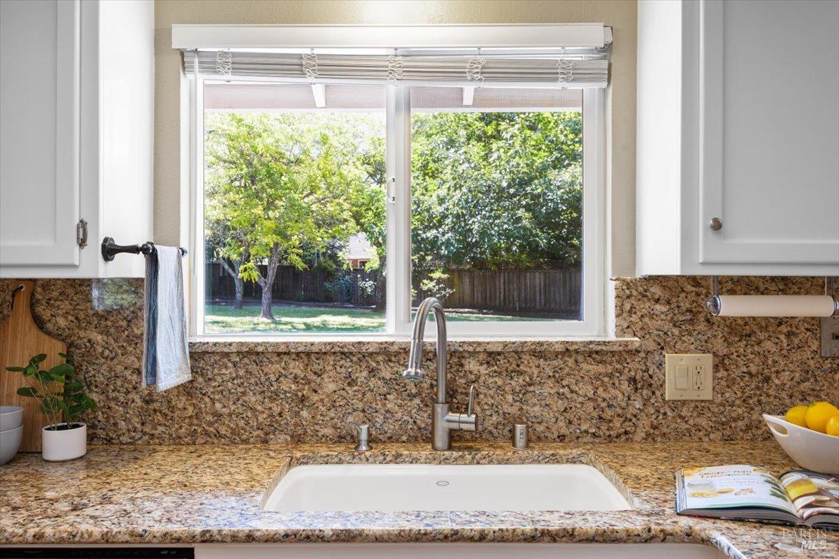 Detail Gallery Image 17 of 52 For 160 Moll Dr, Windsor,  CA 95492 - 3 Beds | 2 Baths