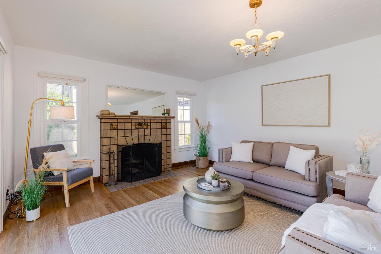 Detail Gallery Image 8 of 52 For 31 Laurel Ave, Petaluma,  CA 94952 - 2 Beds | 1/1 Baths