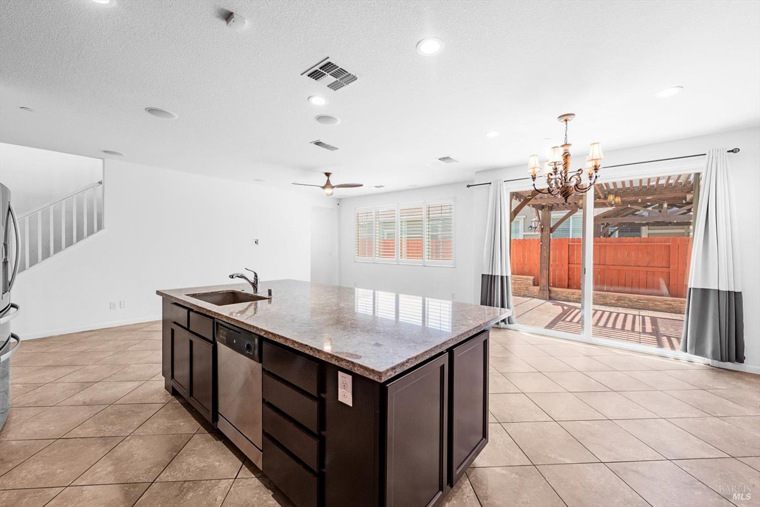 Detail Gallery Image 13 of 46 For 618 Sweet Pea St, Vacaville,  CA 95687 - 4 Beds | 3/1 Baths