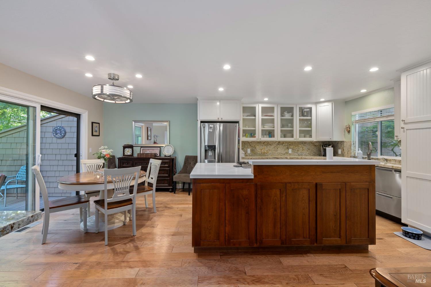 Detail Gallery Image 10 of 36 For 3376 Parker Hill Rd, Santa Rosa,  CA 95404 - 3 Beds | 3 Baths