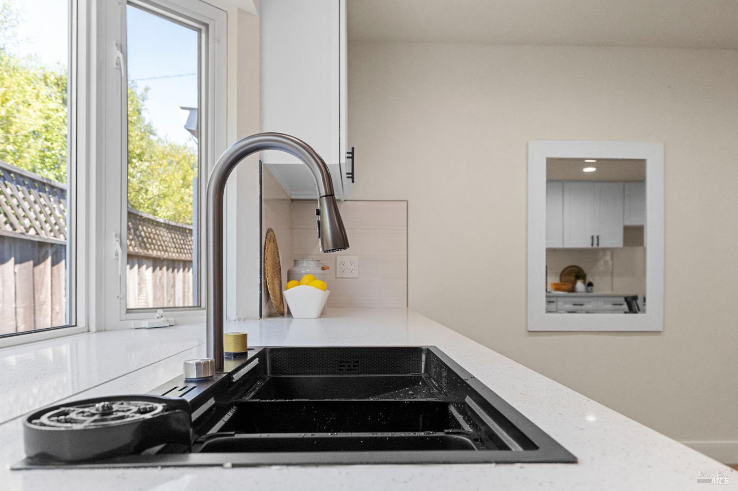 Detail Gallery Image 14 of 47 For 1007 Harold Ln, Healdsburg,  CA 95448 - 4 Beds | 2 Baths