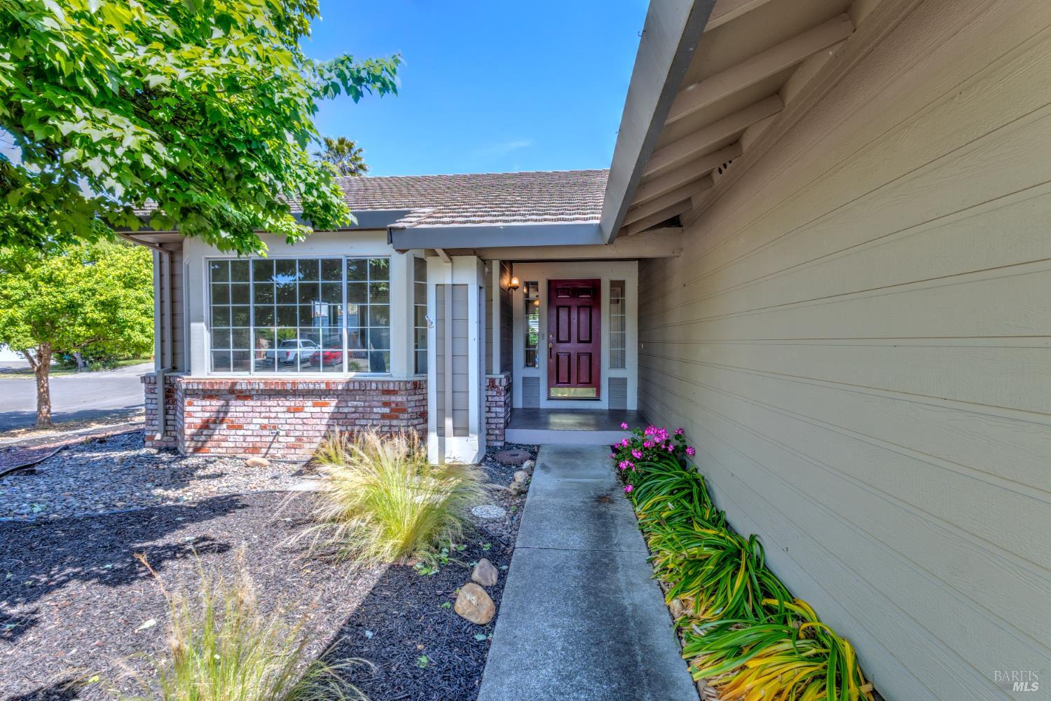 Detail Gallery Image 9 of 40 For 2269 Dancing Penny Way, Santa Rosa,  CA 95403 - 3 Beds | 2 Baths