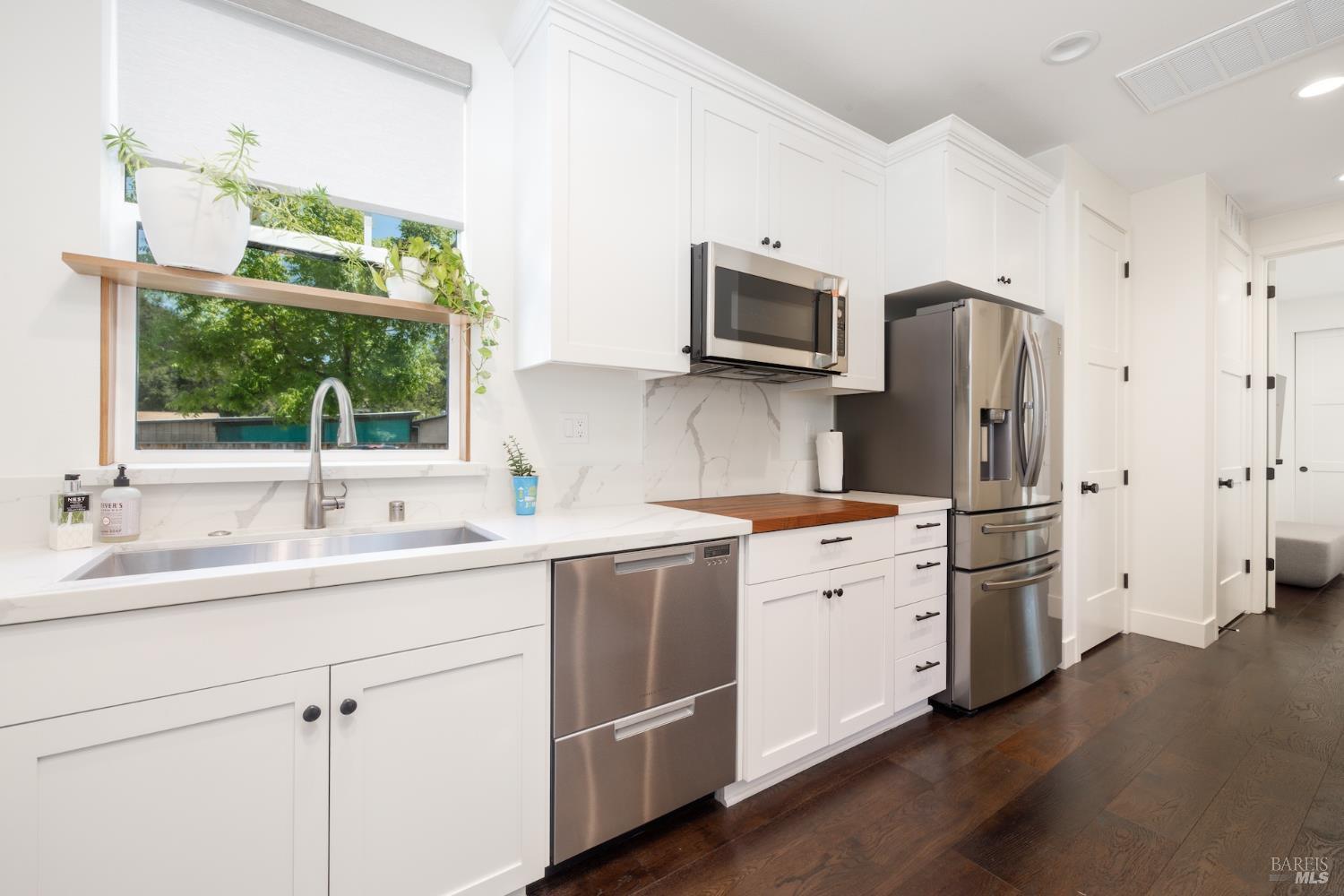 Detail Gallery Image 25 of 32 For 103 Chiquita Rd, Healdsburg,  CA 95448 - 3 Beds | 2/1 Baths