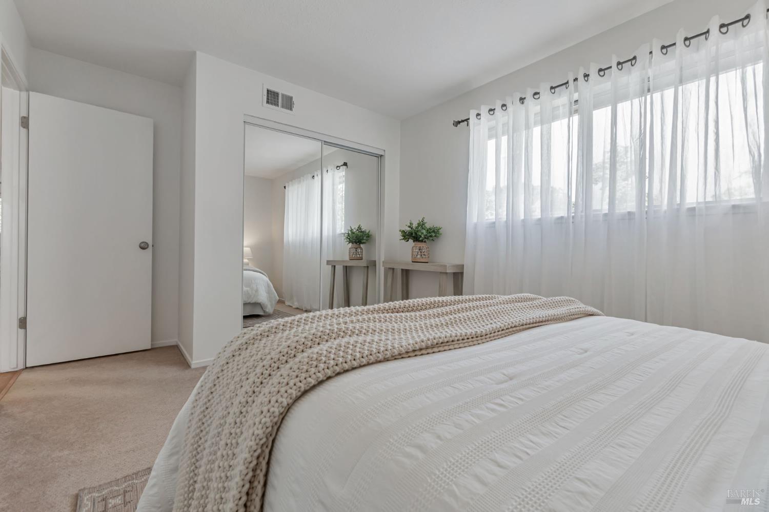 Detail Gallery Image 18 of 31 For 64 Los Padres Cir, Novato,  CA 94947 - 2 Beds | 1 Baths