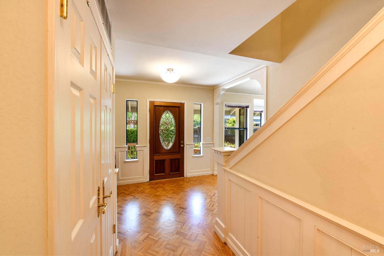 Detail Gallery Image 4 of 27 For 12 Greenfield Ct, Mill Valley,  CA 94941 - 4 Beds | 3/1 Baths