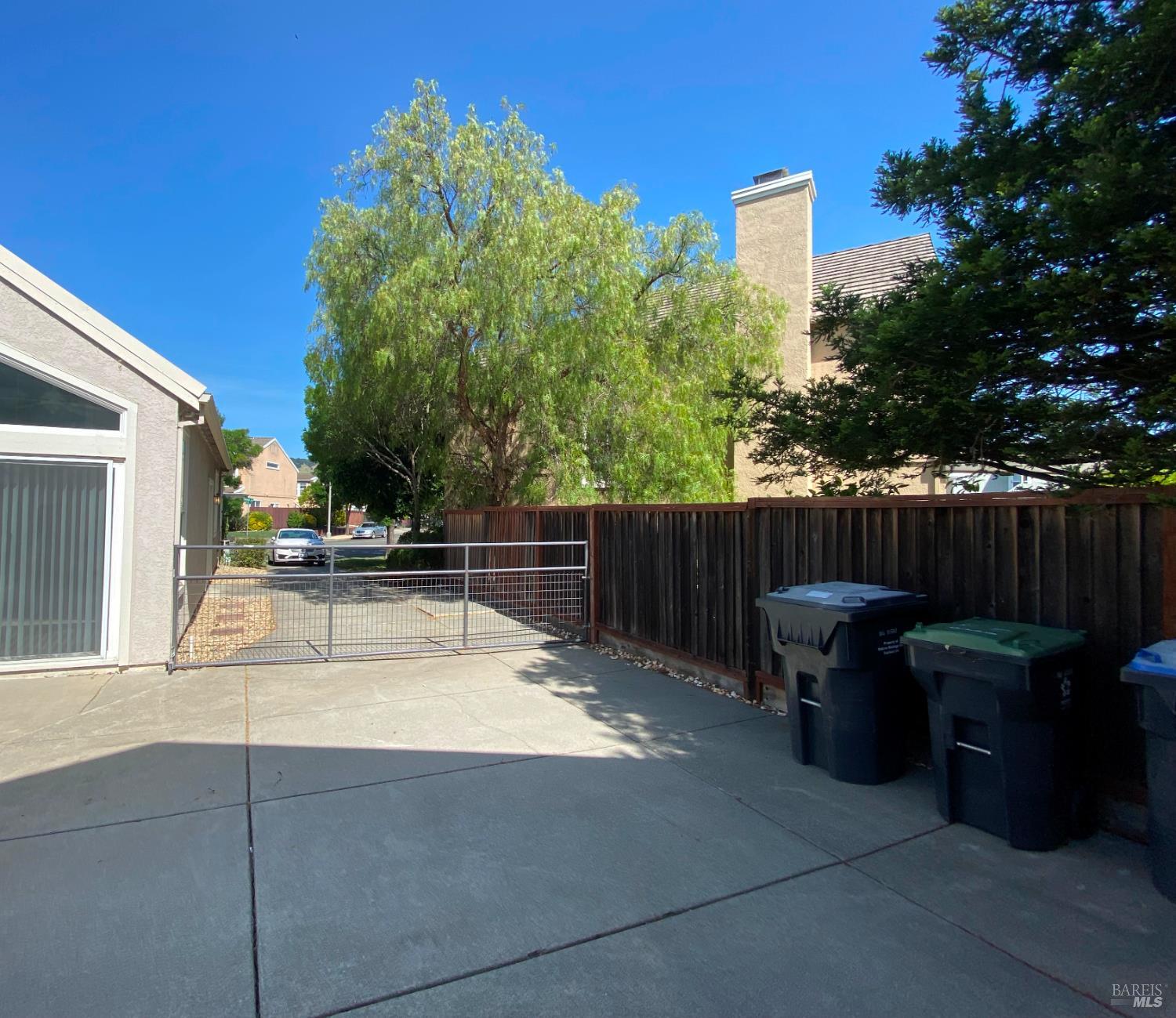 Detail Gallery Image 13 of 14 For 566 Versailles Ln, Fairfield,  CA 94534 - 3 Beds | 2/1 Baths